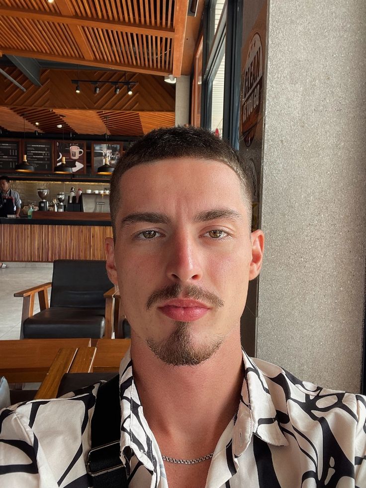 files/Men_s_photo_selfie.jpg